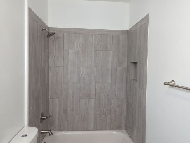 Building Photo - Modern 3 Bedroom Home with Spacious Layout!