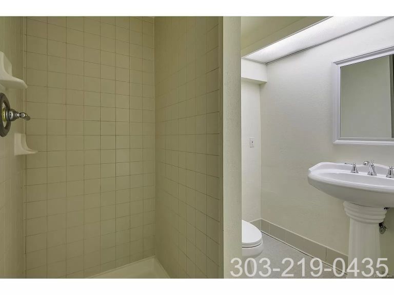 Building Photo - 2800 S Holly Plz