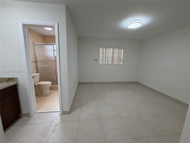 Building Photo - 425 E 17th St