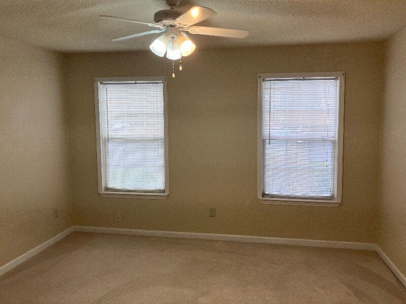 Building Photo - 815 Ridgefield Dr