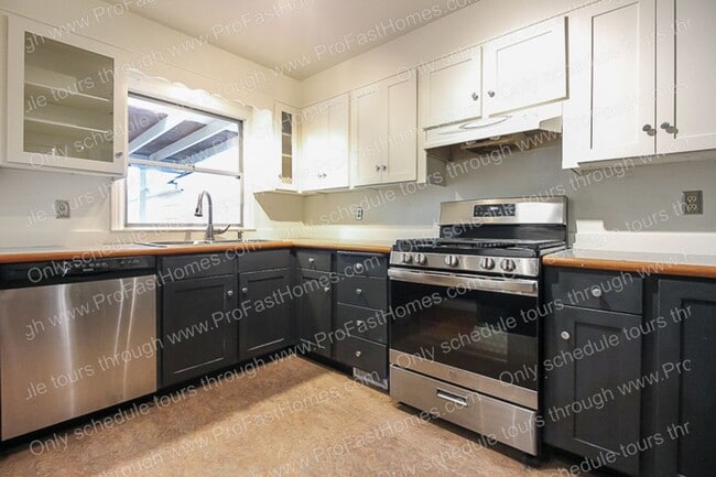 Building Photo - 3636 SE 77th Ave