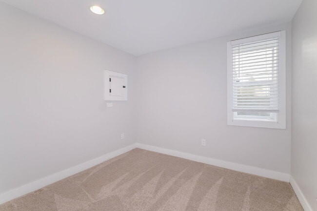 Building Photo - Stunning remodeled 4BD/3.5BA Seattle Craftsman with Solar, A/C & EV Charging for RENT- Available ...
