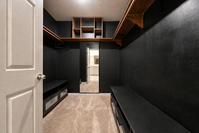 Building Photo - 927 Remington Green Dr SE