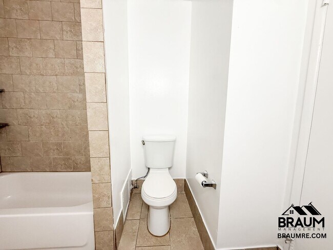 Building Photo - 5131 Buffalo Ave