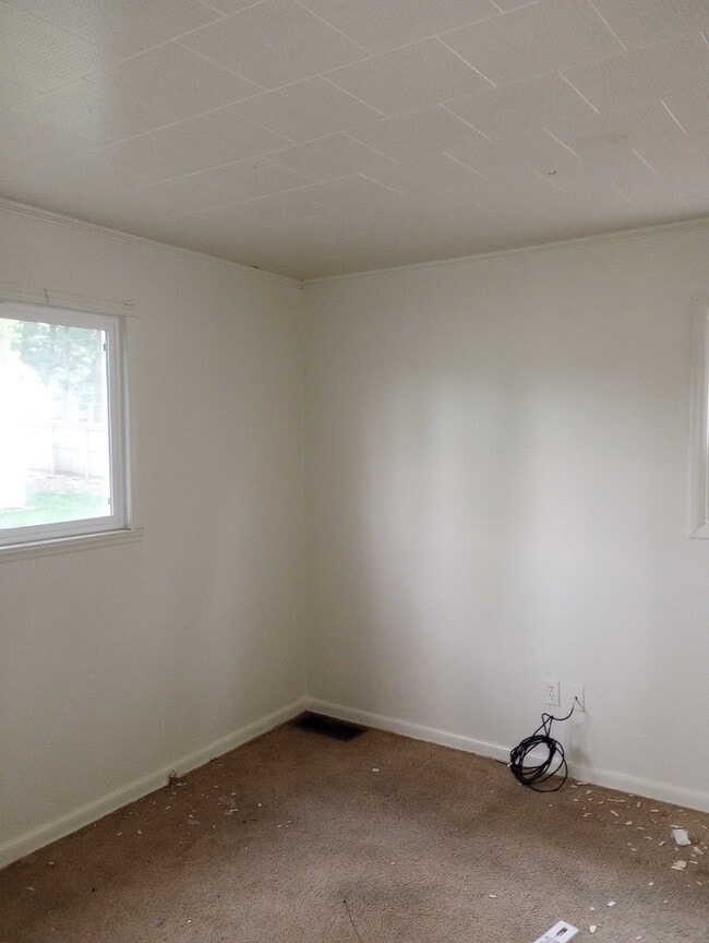 Building Photo - Welcome Home to Your Charming 2-Bedroom Apartment in Troy!