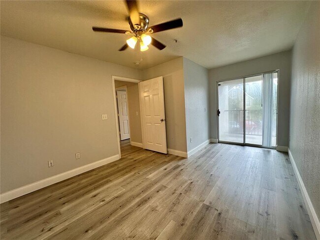 Building Photo - 9141 Lee Vista Blvd