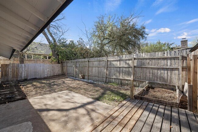 Building Photo - 3201 Mossrock Dr