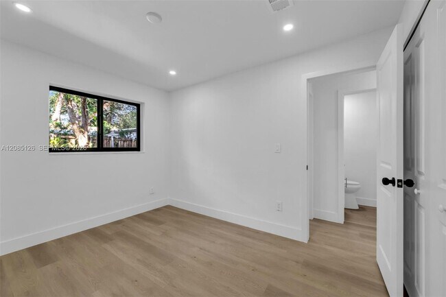 Building Photo - 1597 NE 143rd St