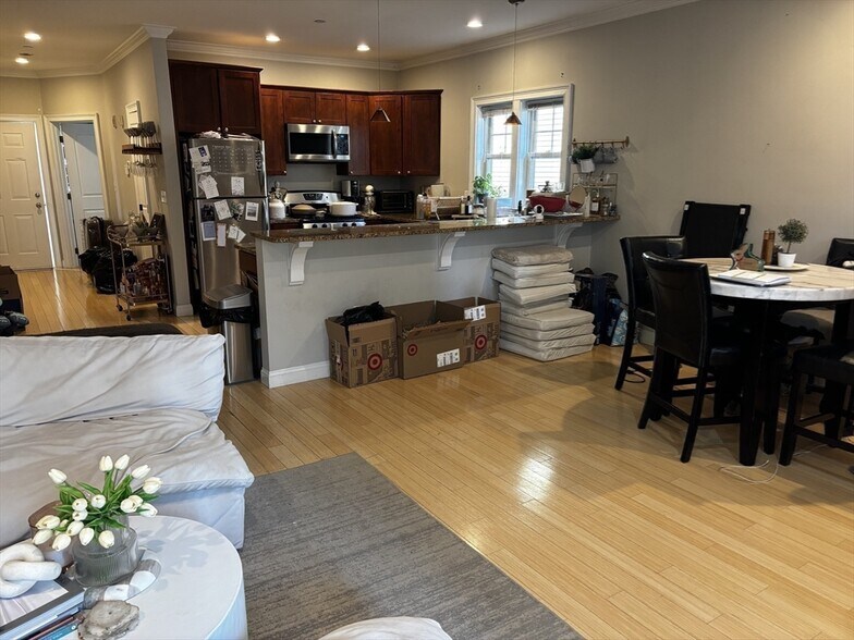 Building Photo - 18 Knowlton St