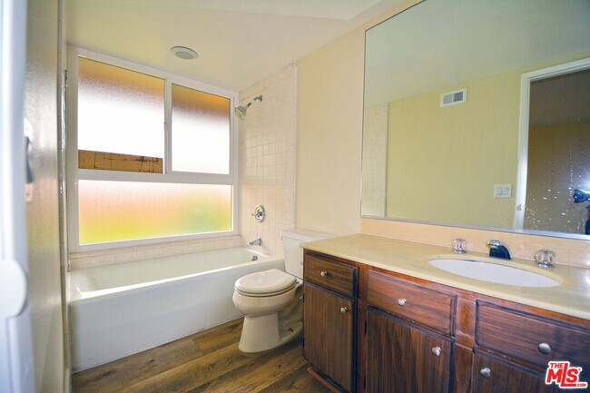 Building Photo - 7630 Delia Ave