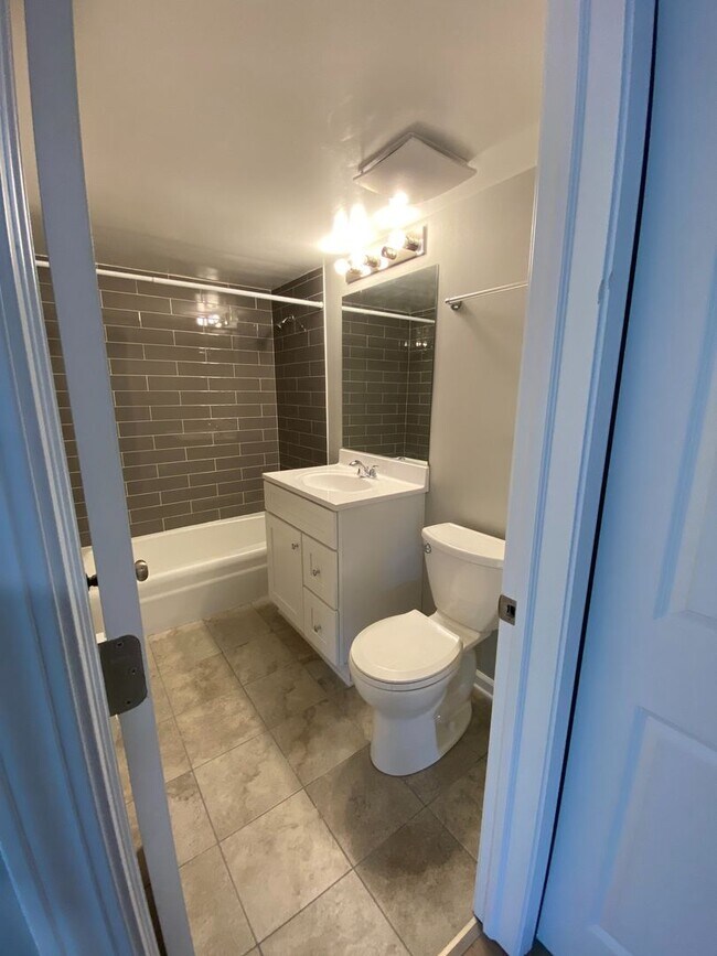 Interior Photo - 315-329 Kimbell Apartments