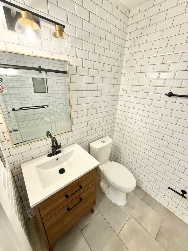 Building Photo - Meridian Apartments Your Gateway to Everything in Hampton Roads