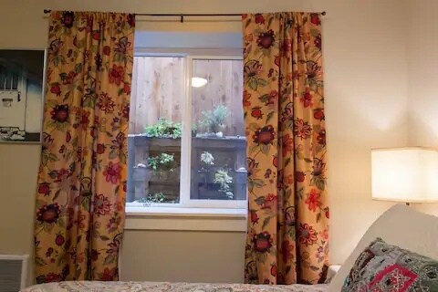 Building Photo - 443 NE GRAHAM ST