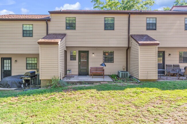 Building Photo - Beautiful 3 Bedroom 2.5 Bathroom Condo in Prime Taylors Location $1,625/mo rent