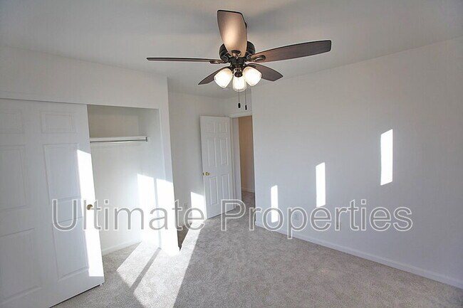 Building Photo - 20920 N 67th Dr