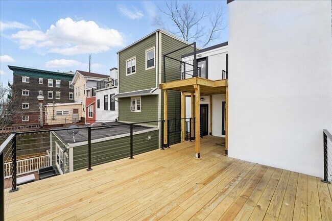 Building Photo - 608 Palisade Ave