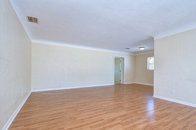 Building Photo - 5634 9th Ave N