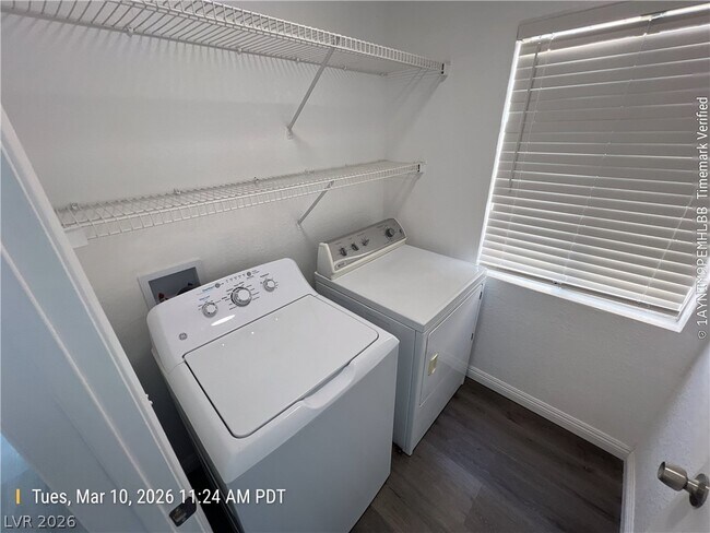 Building Photo - 9321 Mountain Rise Ave