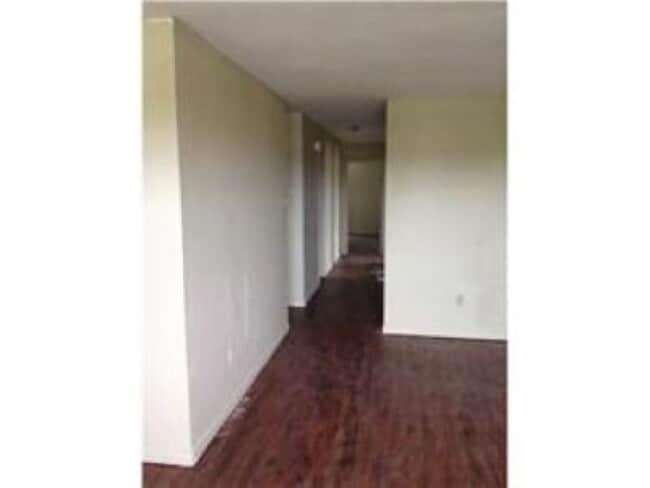 Building Photo - 945 E Monterey Ct