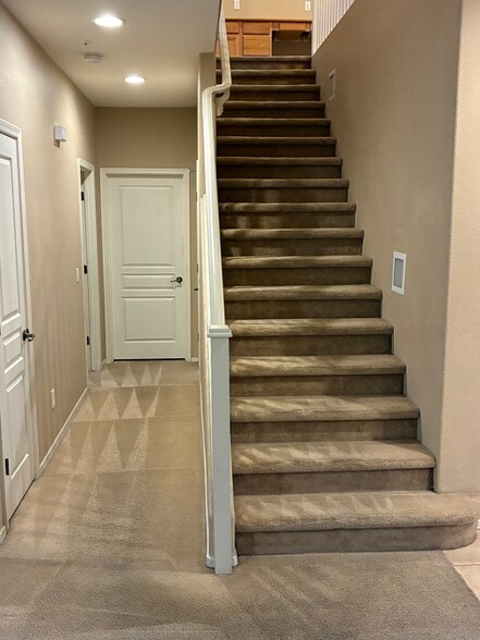 Building Photo - 1370 E Joseph Way