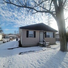 Building Photo - Lawrence Area 4BR House!