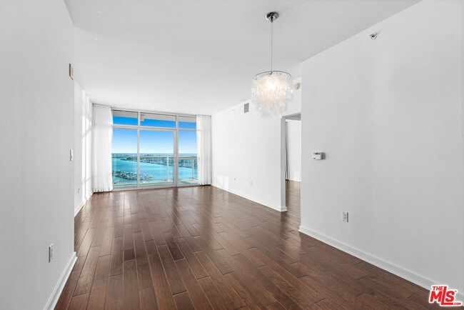 Building Photo - 13700 Marina Pointe Dr