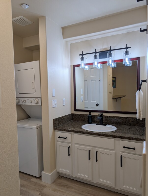 Building Photo - 322 W Woodin Ave