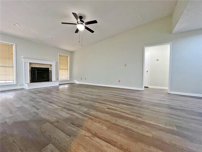 Building Photo - 11250 Ridge Hill Dr