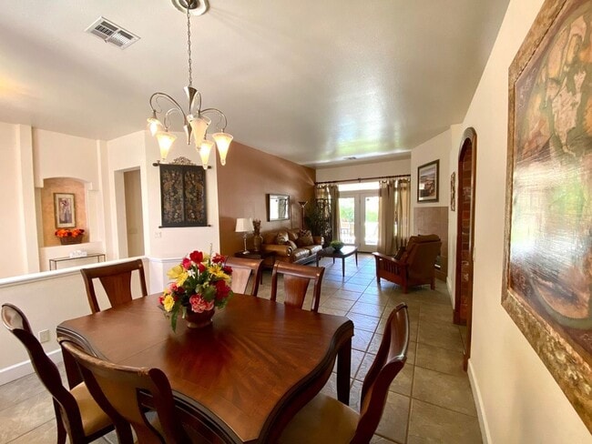 Building Photo - Furnished 4 Bedroom Pool Home - 6 month lease