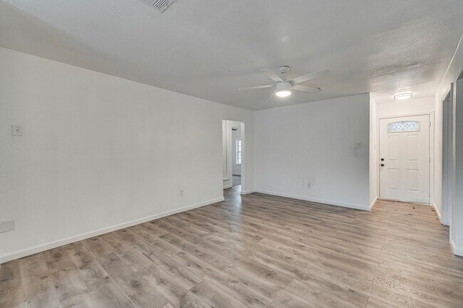 Building Photo - 2110 Aggie Dr