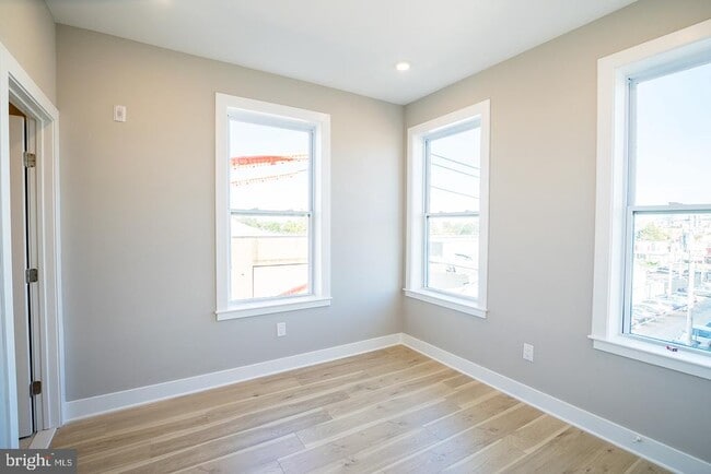 Building Photo - 129 S 49th St