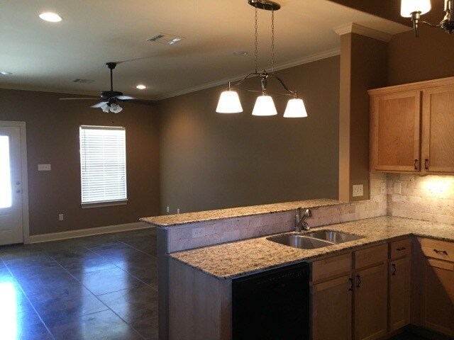 Building Photo - 114 Padre Dr