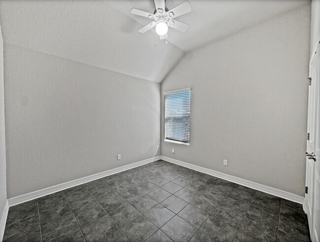 Building Photo - 9002 Monument Parke