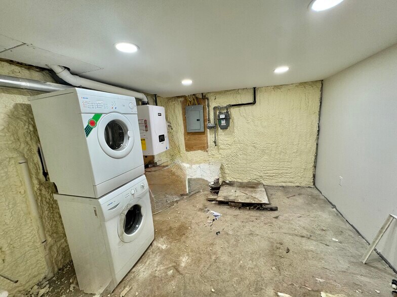 Laundry - 98 Steamboat Rd