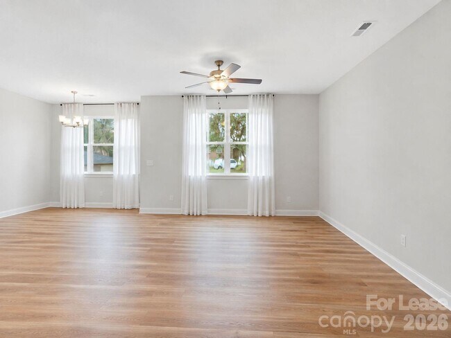 Building Photo - 8935 Sharonbrook Dr