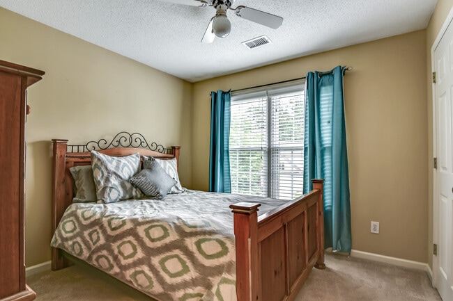 Building Photo - 6165 Pattingham Dr