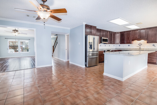 Kitchen - 9630 Hillside Trail