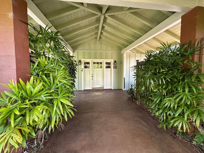 Primary Photo - Piiholo Country Home