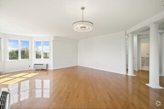 Building Photo - 15 Freedomway