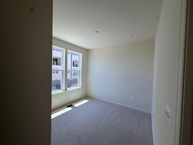 Building Photo - 2548 Neabsco Common Pl