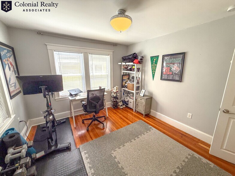 Building Photo - 81 Putnam St