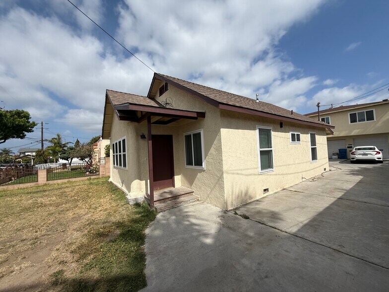 Building Photo - 333 W Spruce Ave