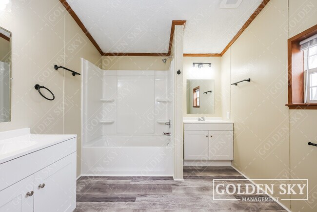 Building Photo - 7709 E Gloucester Rd