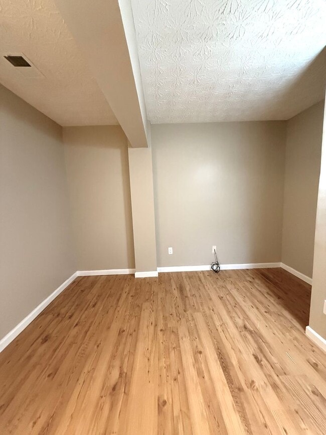 Building Photo - 3 Bedroom Townhome located walking distance to Downtown Woodstock!