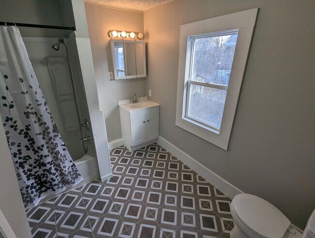 Building Photo - $599 Security Deposit Special