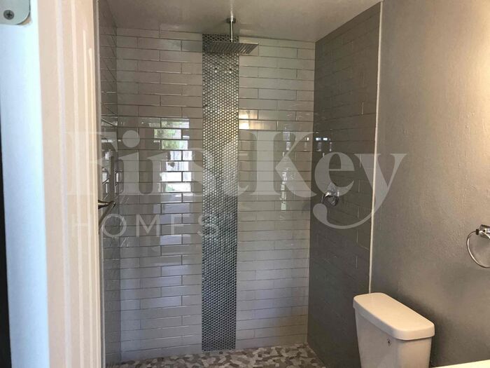 Building Photo - 4818 W Christy Dr