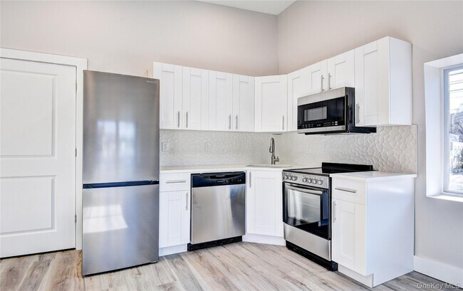 Building Photo - 292 Main St