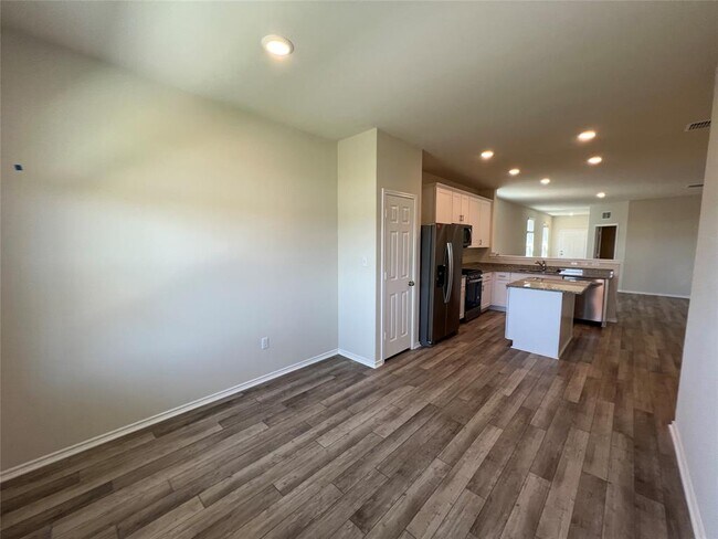 Building Photo - 561 Papaya Dr