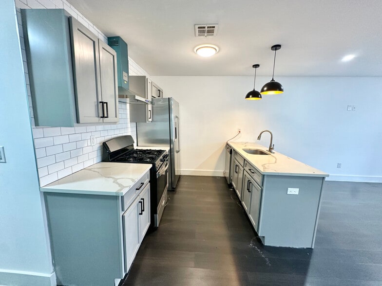 Building Photo - 101 4th Ave