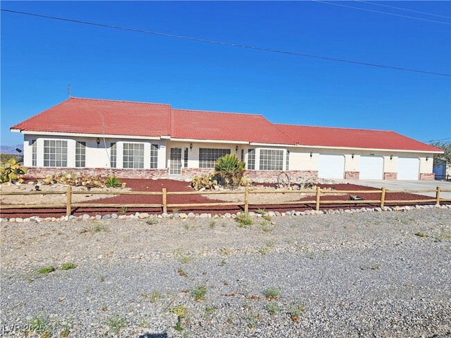 Building Photo - 3260 Helicopter Ave